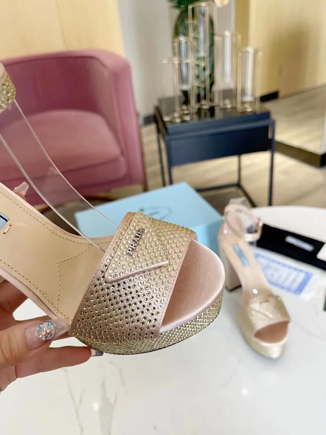 👟👟Ex-factory price 600👟👟 (imitation leather bottom-20) 👉New arrival👈Remove the original board and make a 1:1 replica‼ ️The highest version ✅ Prada's early spring catwalk hot style 😘The latest spring model Thick heel water platform rhinestone series (genuine leather outsole) (simulated leather sole) A must-have for goddesses The upper and the feet are super beautiful 👉The upper is made of imported open-edge beaded cowhide, soft and textured, lining + foot pads, imported sheepskin, breathable and comfortable, private model water platform, heel platform 3.5M, heel height 11.5M Code number 35M-39M (34 40 414243 (custom-made, non-refundable and non-exchangeable)